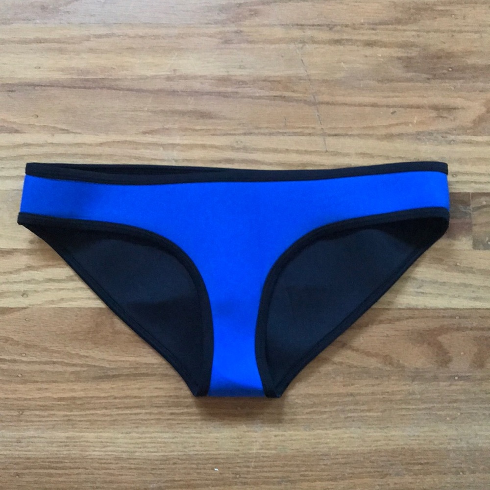 Triangl Bathing Suit Bottoms Size Small